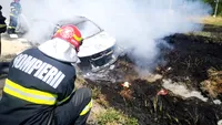 Haos după un accident rutier! O mașină a luat foc, vegetația s-a aprins și amenință o stație peco