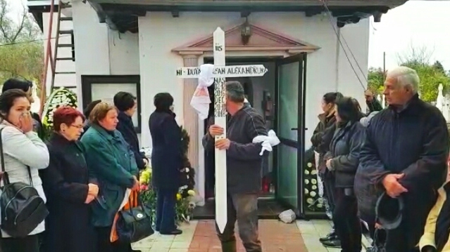Mama copilului care a murit într-un spital privat, declarații cutremurătoare la înmormântare. "Eu alt scop nu mai am acum..."