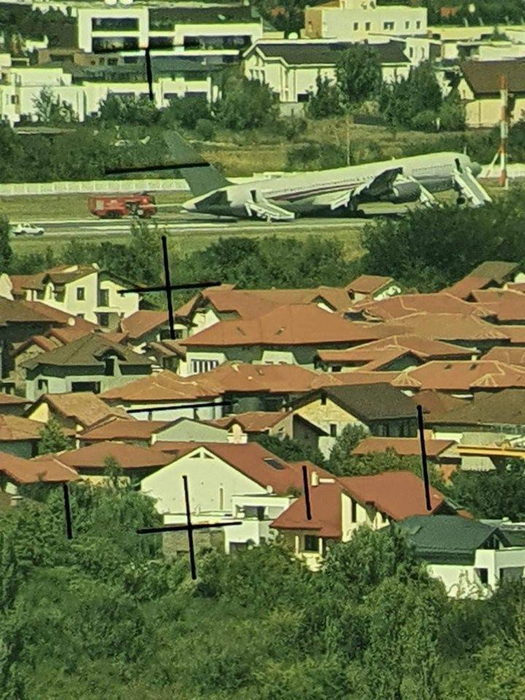 Un avion cu 84 de pasageri, la un pas de catastrofă pe Aeroportul Băneasa! A aterizat pe o aripă | VIDEO