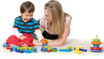 Care sunt condițiile pe care părinții trebuie să le îndeplinească pentru a primi ajutorul de la stat pentru plata bonelor