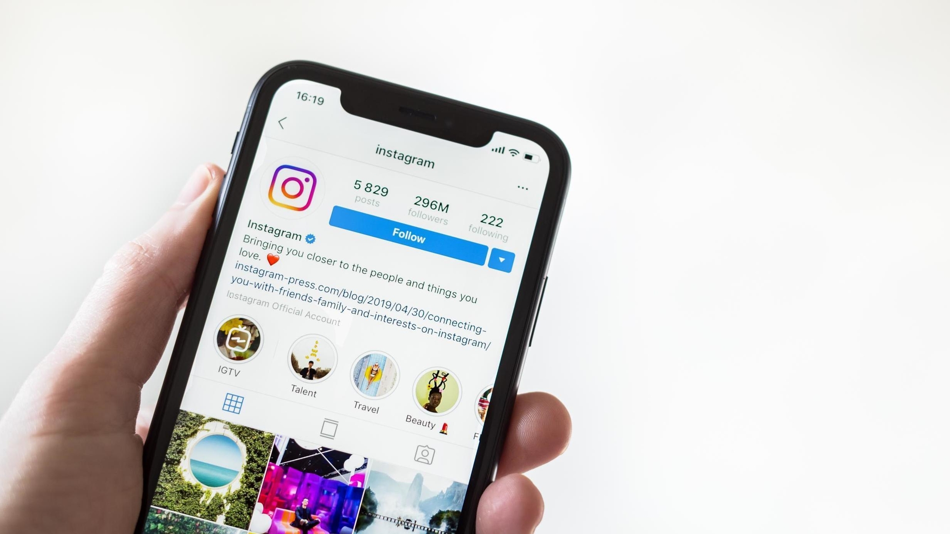 Schimbările făcute de Instagram. Care este funcţia la care s-a renunţat