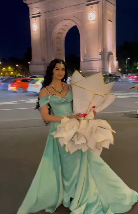 Anabela, prințesa țiganilor, și-a sărbătorit majoratul pe lux și opulență/ Sursa foto: Captură TikTok