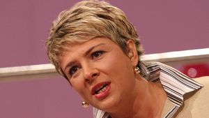 Teo Trandafir, comparata cu Iulia Albu! Cum a aparut vedeta TV in aceasta dupa-amiaza: "Parerile sunt impartite"