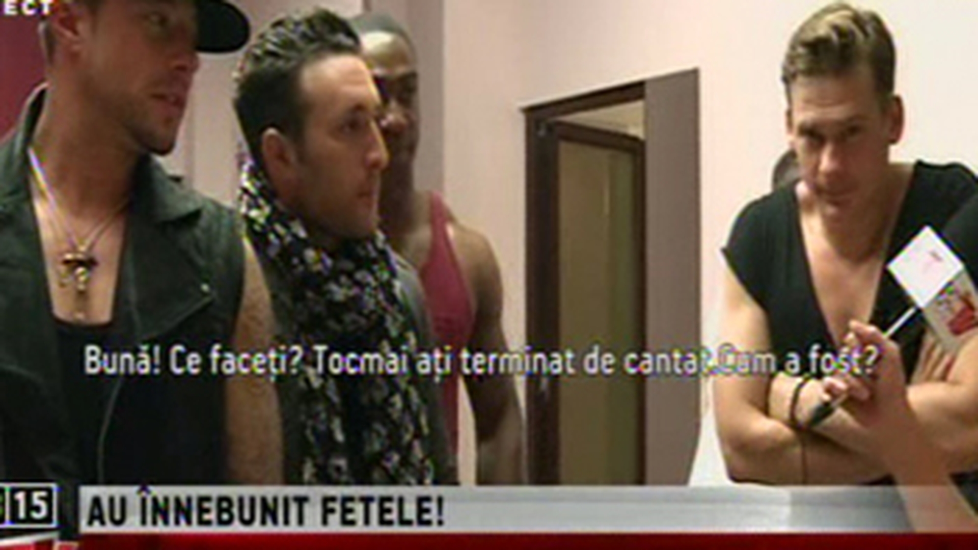 VIDEO Baietii de la trupa Blue au fost hipnotizati de gagicile din Romania! "Deja am vazut foarte multe femei frumoase!"