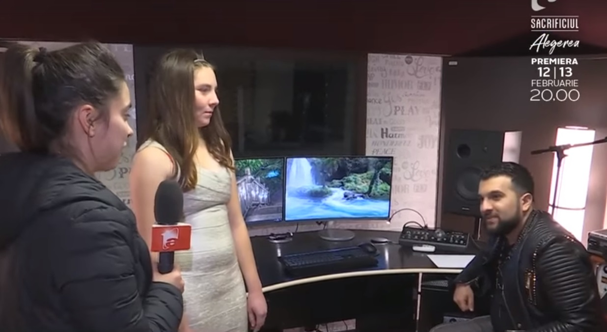 Vulpița, dans lasciv pentru Tzancă Uraganu! Manelistul a aplaudat-o în timp ce ea își unduia trupul pe muzica lui