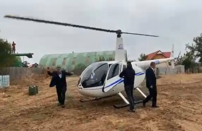 Primarul dintr-o localitate din Dolj, dus la nuntă cu elicopterul. „Barem dacă oi pica, să pic, dă-mă dreacu”