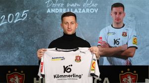 El este fotbalistul-erou care a murit încercând să salveze oameni din clubul cuprins de flăcări în Macedonia. Andrej Lazarov avea doar 25 de ani