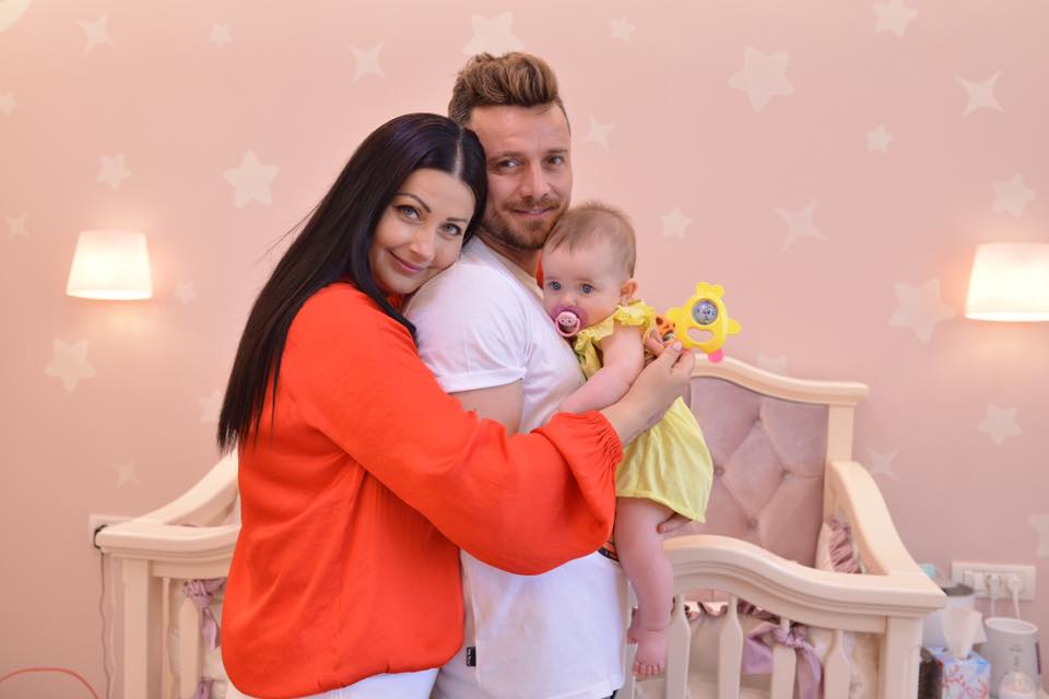 Gabriela Cristea cu ochii în lacrimi