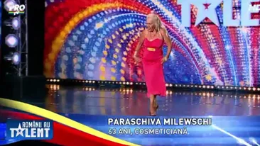 S-a intamplat pe scena Romanii au talent. O batrana a ingenuncheat in fata lui Smiley, l-a mangaiat si...