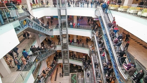 S-au inchis in baia unui mall si au intretinut relatii sexuale! Totul s-a intamplat in Botosani! Jandarmeria a intervenit!