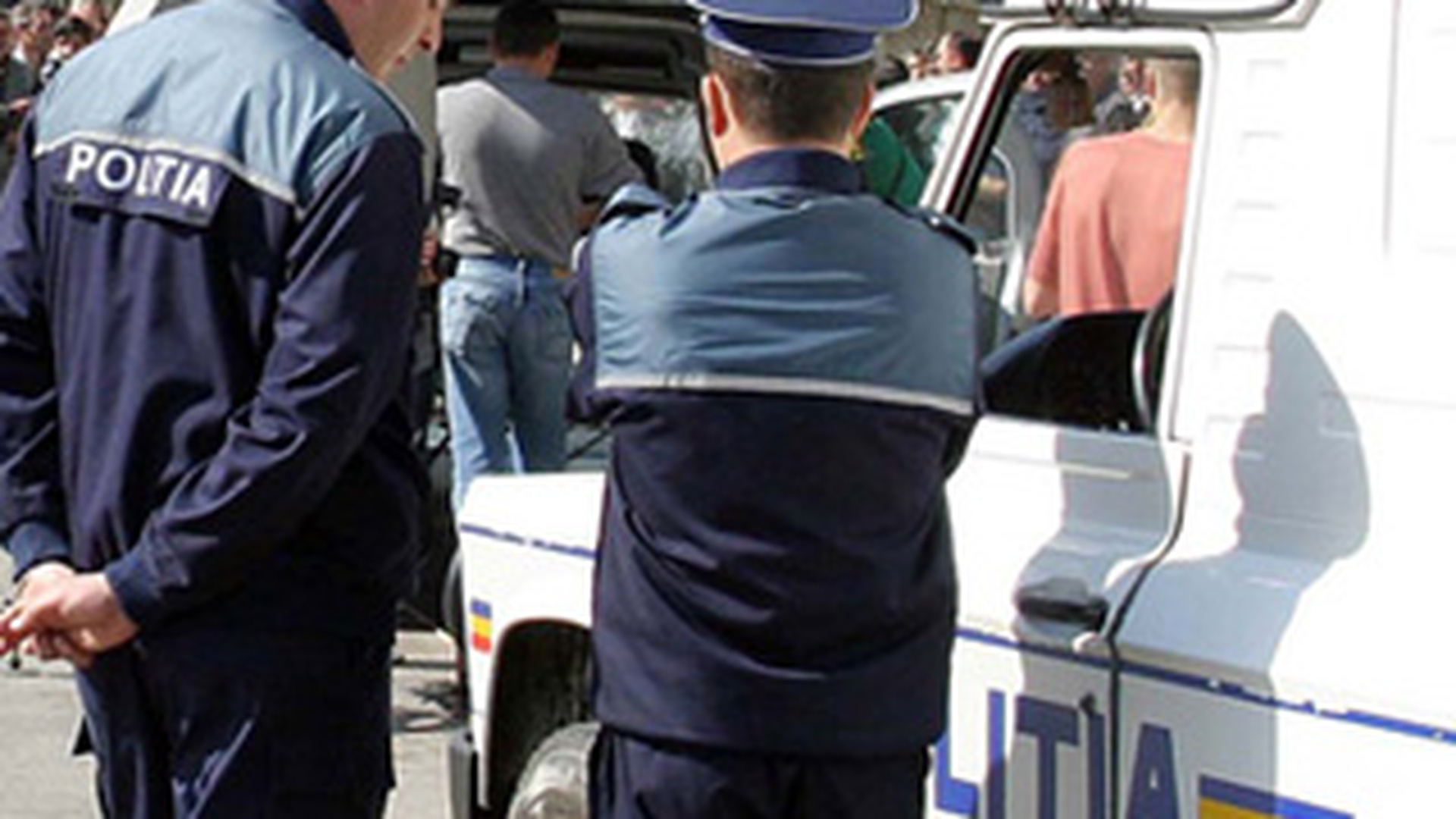 Masina unui medic din Iasi a explodat din cauza unui dispozitiv plasat la una dintre roti