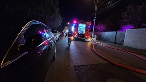 Incendiu în sectorul 5 al Bucureștiului. Patru case au fost cuprinse de flăcări