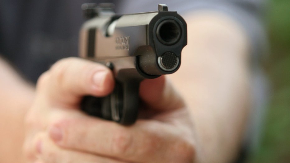 Un polițist a împușcat un bărbat în timpul unei intervenții, în județul Prahova