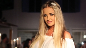 Tania Budi, din nou pe podiumul de moda. Vezi cum s-a descurcat blonda fata de celelalte modele