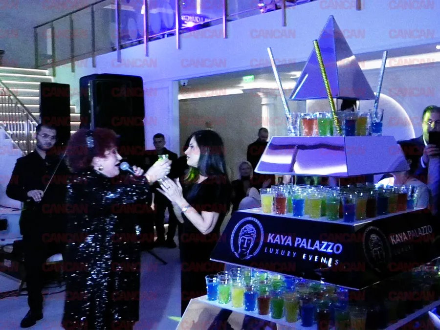 Elena Merișoreanu i-a cântat jurnalistei 