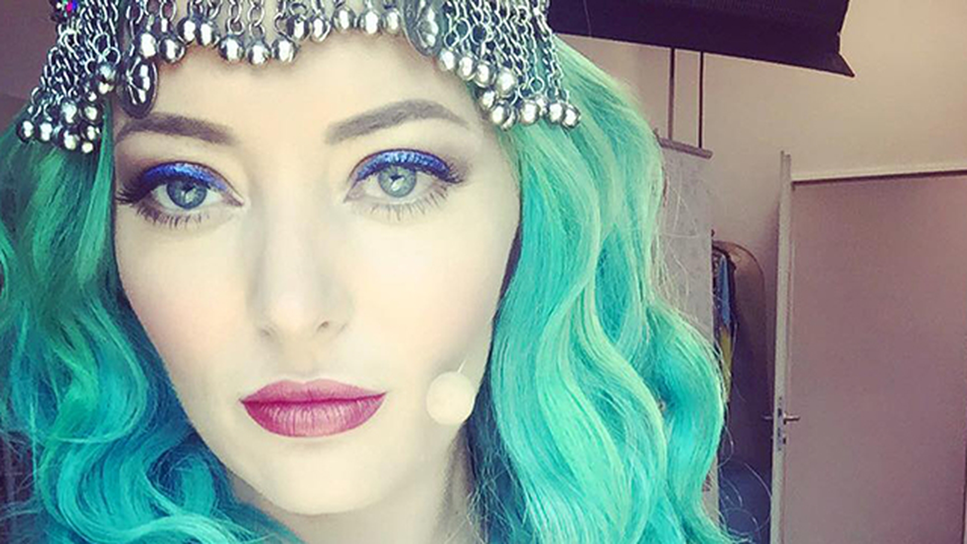Cel mai mare secret al Deliei, dezvaluit! Cum arata parul ei fara peruci si extensii