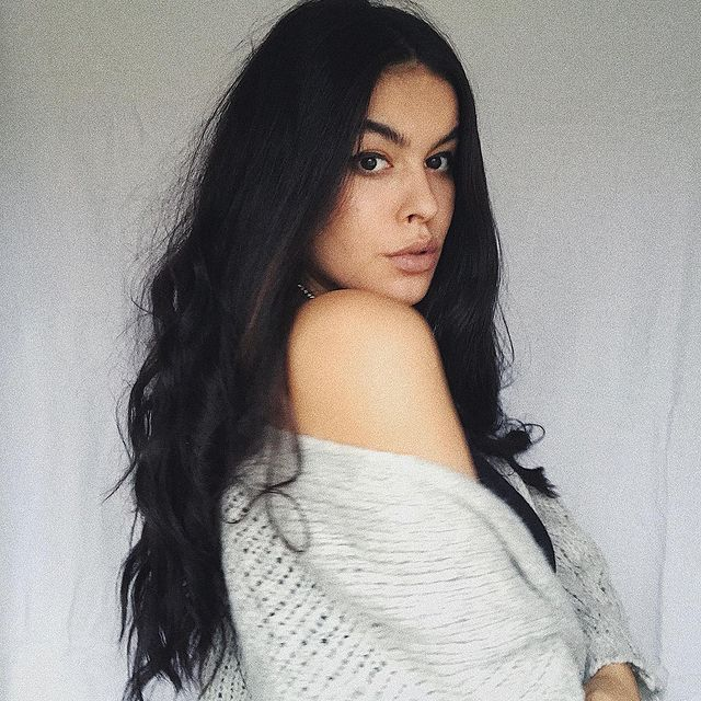 Raluca Stancu, sexy-educatoarea din Hațeg, asemănare izbitoare cu Georgina Rodriguez / Sursă foto: Instagram