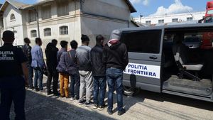 Opt cetăţeni din Bangladesh, prinşi de poliţiştii de frontieră din judeţul Botoşani când încercau să intre ilegal în ţară