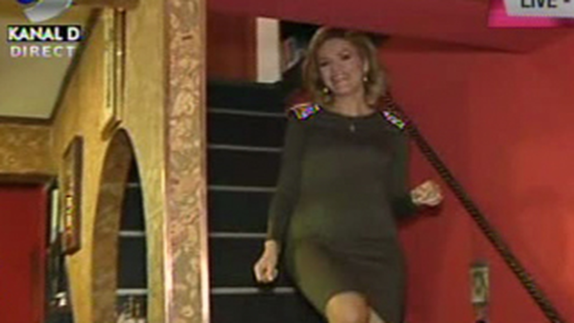 VIDEO Gabi Firea si Florentin Pandele se pregatesc de venirea pe lume a copilului! El citeste despre cum sa fi tata, ea strange cadouri!