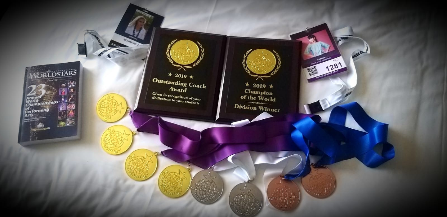 Raisandra, victorioasă la un prestigios concurs de la Hollywood: a luat Placheta de Campion Mondial pe muzică și 8 medalii