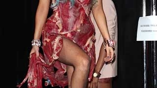 VIDEO Parerea romanului de rand despre Lady GaGa: "Sa cante mama, dar nu in rochie de carne si cu coarne in cap! Are dreptate domnul Becali"