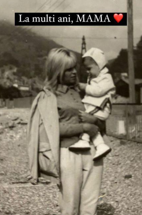 Mama Andreei Esca, în tinerețe / Foto: Facebook