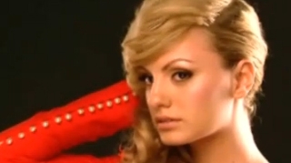 Alexandra Stan: "Nu as da 3.000 de euro pe o geanta pentru ca stiu cat muncesc pentru banii astia"