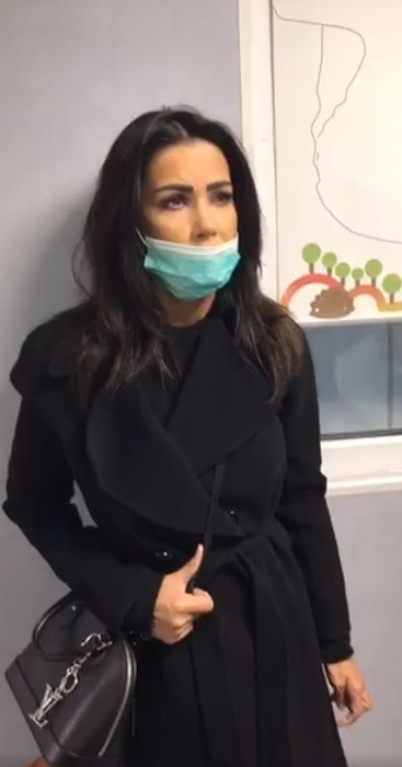Oana Zăvoranu a împărţit cadouri copiilor bolnavi de cancer! A început să plângă când a ajuns la spital şi a stat de vorbă cu micuţii