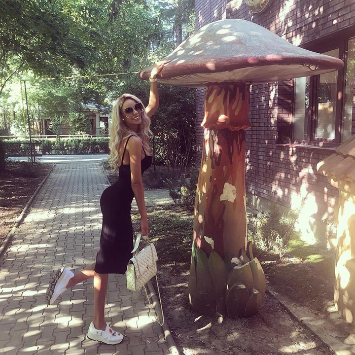 Bianca Drăgușanu, sexy și provocatoare în camera de hotel! Imaginea din care încins Internetul