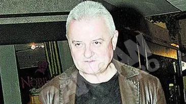 Moni o saruta pe Irinuca pe gura, iar pe Irinel nu-l deranjeaza: Este un gest normal intre o mama si fiica ei!