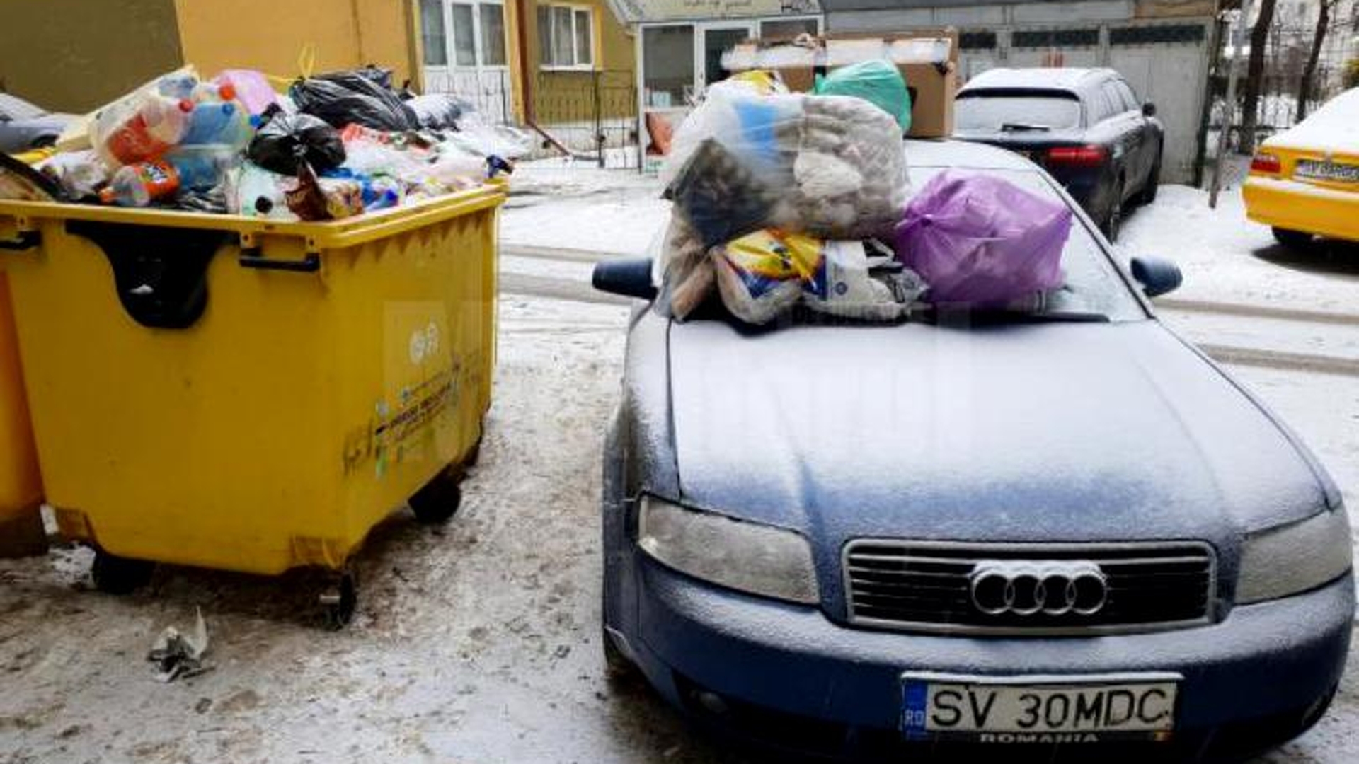Gustul dulce al răzbunării! Un șofer din Suceava s-a trezit cu mașina plină de gunoaie, fiindcă...