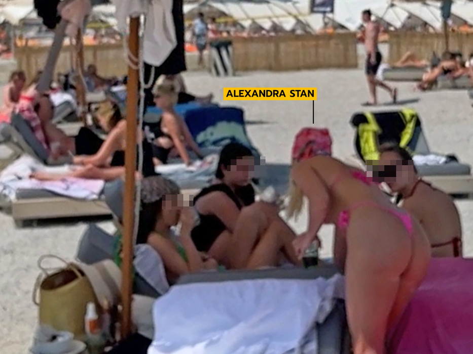 Alexandra Stan a arătat TOT pe plaja din Mamaia! Artista e HOT!