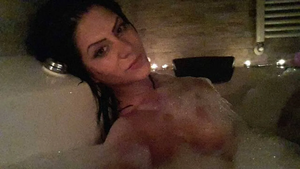 Am aflat tarifele celei mai sexy dansatoare la bara din tara! Esti curios cat incaseaza pentru o noapte de vis?!