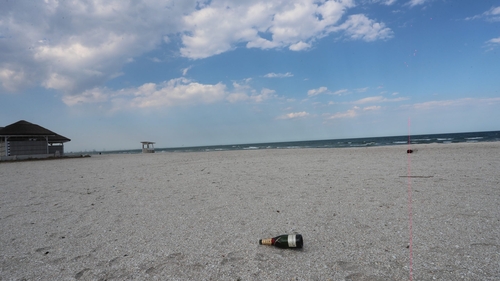 La mare, la soare... plajele sunt goale! Stațiunea Mamaia a ajuns de nerecunoscut. VIDEO