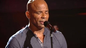 Un actor american a smuls ropote de aplauze la ”Vocea României”! Cât de bine a interpretat!