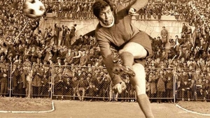 Vaduva unei legende a lui Dinamo se zvarcoleste in saracie! “Mopsul” s-ar rasuci in mormant, daca ar vedea cat de umilita e femeia