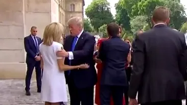 Donald Trump a ravnit la Prima Doamna a Frantei! Ce complimente deplasate i-a facut lui Brigitte Macron, de fata cu sotia lui