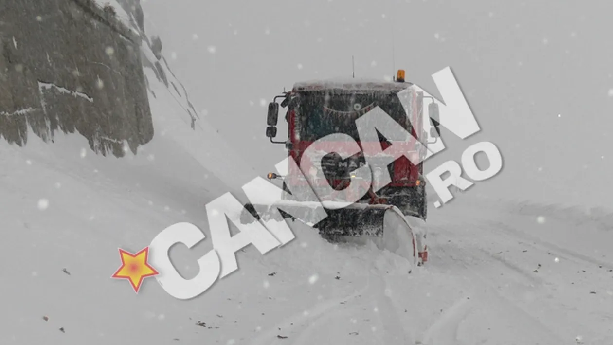 O avalansa a avut loc in Mehedinti, pe DN6! 15 masini sunt blocate de zapada!