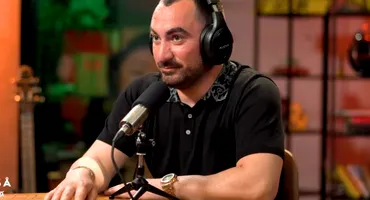 Pescobar o traduce și pe iubi Lavinia. O blondină focoasă a apărut din greșeală în cadru, într-o cameră de hotel