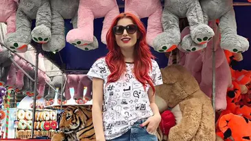 Schimbare radicală de look pentru Elena Gheorghe. Era roşcată, iar acum s-a făcut....