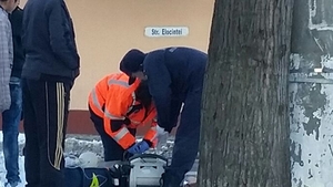 ULTIMA ORA! Prima victima din cauza ghetii si a temperaturilor scazute! Un barbat a cazut in strada