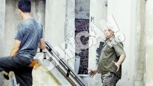 A stat cu gura pe ei tot timpul. Stanga a bagat spaima in muncitorii care i-au renovat casa