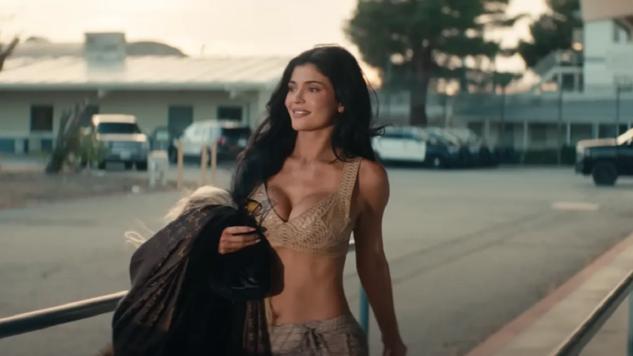 Kylie Jenner s-a lansat în muzică! Reacțiile fanilor furioși: ”Regina Auto-Tune”