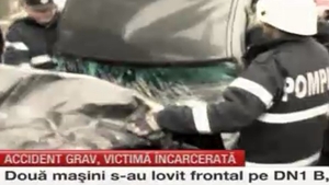 Două maşini s-au lovit frontal pe DN1 B, la Valea Călugărească! Victima a fost încarcerată!