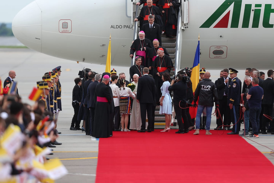 Papa Francisc este în România! Imagini super-exclusive + informații în premieră