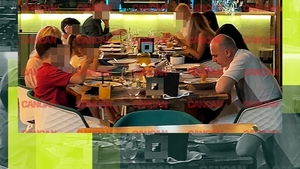 Apariție rară a celebrului Rareș Bogdan alături de familie! Cum au petrecut la un super-restaurant din Capitală!