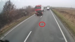 Ce era pe asfalt în momentul impactului. Ce se observă în imaginile surprinse cu accidentul în care au murit 7 oameni