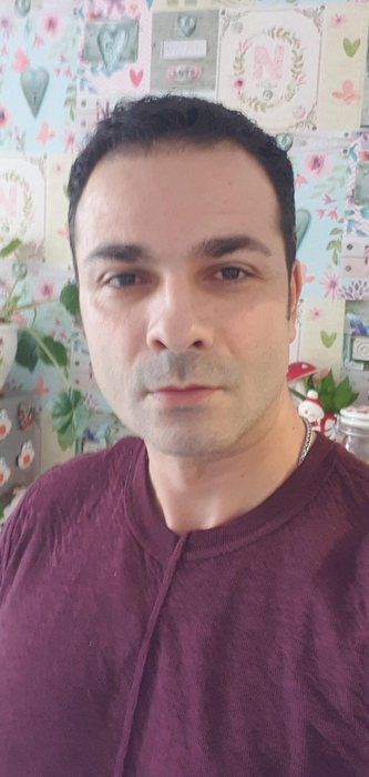 Ești interesat de procedura de implant de păr? Consilierul medical Ensar Duman îți spune ce tehnici noi se realizează în Turcia