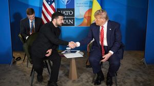 Cum s-a îmbrăcat Volodimir Zelenksi la întâlnirea cu Donald Trump și Nicușor Dan. Toate privirile s-au întors către el