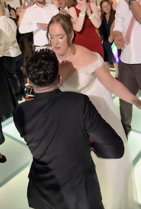 Mireasa a făcut spectacol lângă Mika Violin și a atras hate-ul internauților: „Divorț, singura variantă”